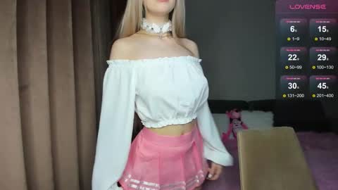 Snapshot of olivia1taylor chatting on November 14, 7:29 am Olivia online show from November 14, 7:29 am