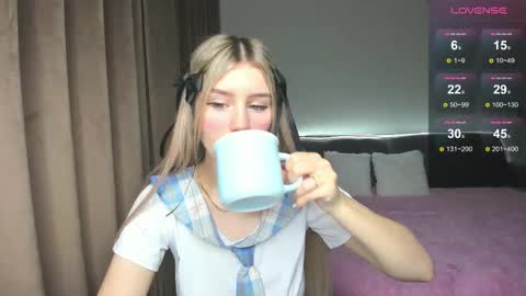 Snapshot of olivia1taylor chatting on November 23, 6:13 am Olivia online show from November 23, 6:13 am