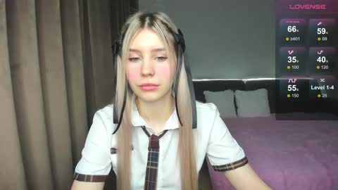 Snapshot of olivia1taylor chatting on December 4, 5:28 am Olivia online show from December 4, 5:28 am