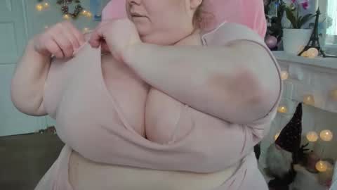 Snapshot of olivia_bud_gold chatting on February 16, 9:26 am Olivia Gold online show from February 16, 9:26 am