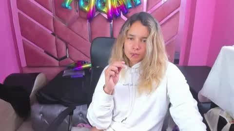  OLIVIA  online show from February 5, 6:35 am