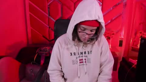 Snapshot of olivia_fox69 chatting on February 16, 3:02 am OLIVIA online show from February 16, 3:02 am