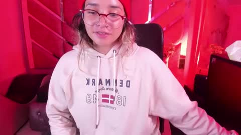 Snapshot of olivia_fox69 chatting on February 17, 4:20 am OLIVIA online show from February 17, 4:20 am