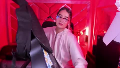 Snapshot of olivia_fox69 chatting on March 3, 3:12 am OLIVIA online show from March 3, 3:12 am