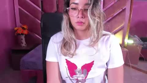 Snapshot of olivia_fox69 chatting on April 10, 3:01 am OLIVIA online show from April 10, 3:01 am