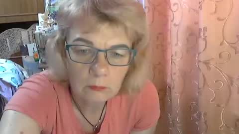 Olivia Mia online show from June 11, 7:39 am