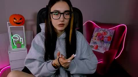 olivia_norton_ online show from October 28, 1:58 pm