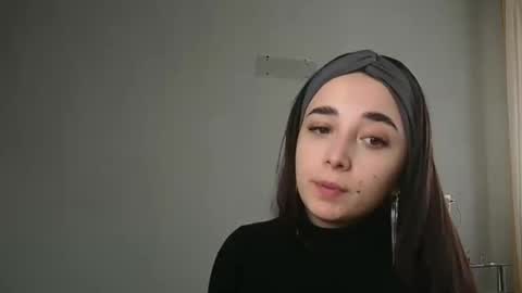 Snapshot of olivia_oliv chatting on February 14, 10:45 am Olivia online show from February 14, 10:45 am