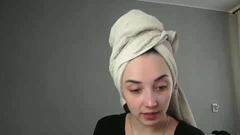 Snapshot of olivia_oliv chatting on March 5, 12:34 pm Olivia online show from March 5, 12:34 pm