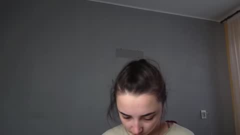 Snapshot of olivia_oliv chatting on March 12, 8:53 am Olivia online show from March 12, 8:53 am