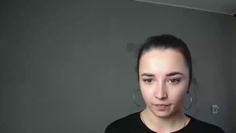 Snapshot of olivia_oliv chatting on March 18, 12:19 pm Olivia online show from March 18, 12:19 pm