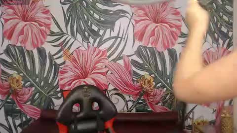 Olivia online show from June 15, 1:13 pm