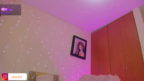 Snapshot of olivia_s19 chatting on March 22, 12:14 am olivia_s19 online show from March 22, 12:14 am
