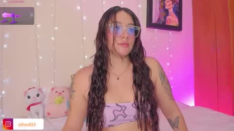 Snapshot of olivia_s19 chatting on March 23, 2:59 am olivia_s19 online show from March 23, 2:59 am