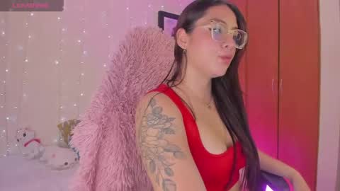 Snapshot of olivia_s19 chatting on April 13, 1:00 am olivia_s19 online show from April 13, 1:00 am