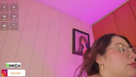 olivia_s19 online show from July 9, 4:27 am