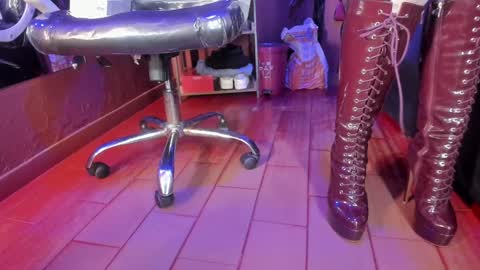   online show from December 4, 1:09 pm