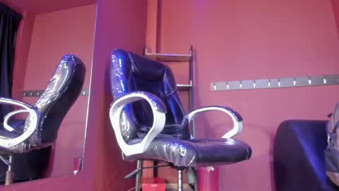   online show from December 22, 1:00 pm