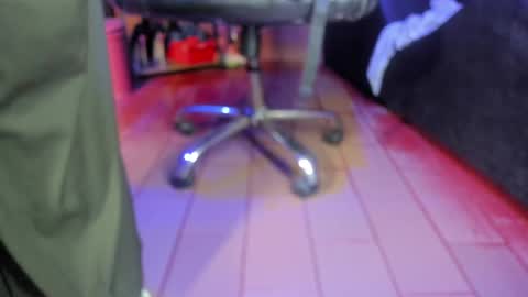   online show from March 1, 1:18 pm