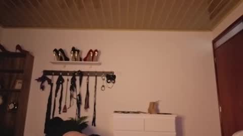   online show from December 14, 1:05 pm