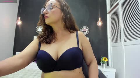 Snapshot of olivia_willd chatting on December 24, 1:49 am olivia online show from December 24, 1:49 am