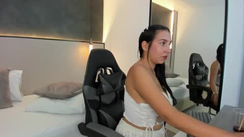 Snapshot of olivia_willoow chatting on October 23, 8:29 pm olivia_willoow online show from October 23, 8:29 pm