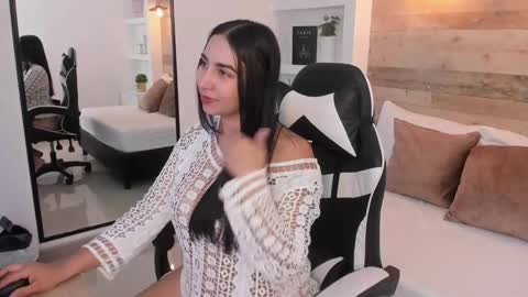 Snapshot of olivia_willoow chatting on November 8, 2:45 am olivia_willoow online show from November 8, 2:45 am