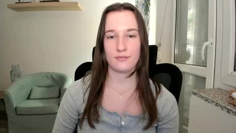 Snapshot of oliviaaa2003 chatting on February 3, 5:56 pm Oliwiaa2004 online show from February 3, 5:56 pm