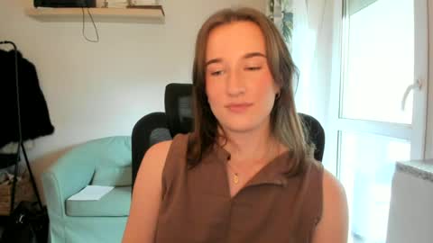 Snapshot of oliviaaa2003 chatting on June 29, 1:11 pm Oliwiaa2004 online show from June 29, 1:11 pm