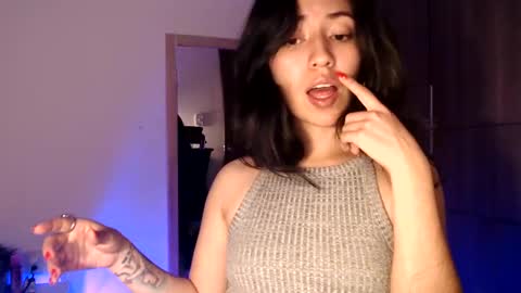 Snapshot of oliviaaa__ chatting on December 18, 3:58 am oliviaaa__ online show from December 18, 3:58 am