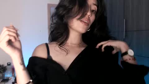 Snapshot of oliviaaa__ chatting on February 6, 10:10 pm oliviaaa__ online show from February 6, 10:10 pm