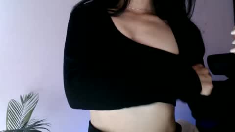 Snapshot of oliviaaa__ chatting on March 4, 3:51 pm oliviaaa__ online show from March 4, 3:51 pm