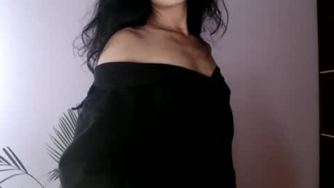 oliviaaa__ online show from April 23, 4:42 pm