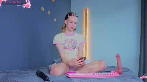 oliviaapink online show from October 26, 10:54 am