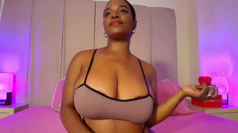 Snapshot of oliviabeneett chatting on July 6, 8:22 pm My name is olivia but can you call me Oli online show from July 6, 8:22 pm