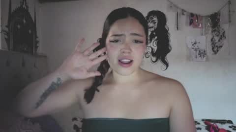 Snapshot of oliviabluee10 chatting on March 25, 10:27 pm oliviabluee10 online show from March 25, 10:27 pm