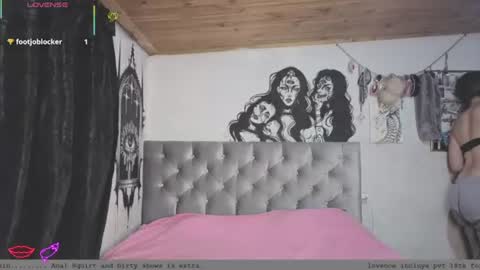 oliviabluee10 online show from June 26, 12:26 am