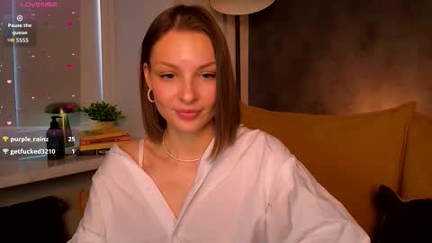 Snapshot of oliviaduvall chatting on October 16, 5:30 am Miss Olivia Duvall online show from October 16, 5:30 am