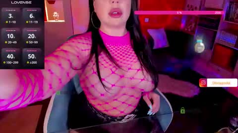 Oliviagoold online show from November 17, 7:30 pm