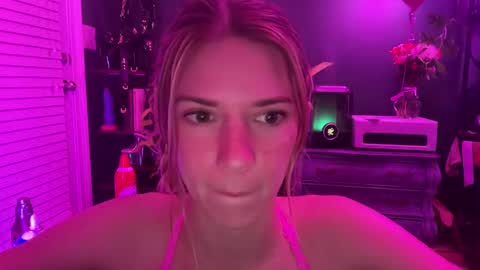 Olivia online show from February 15, 1:42 am