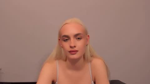 oliviaBeauty online show from March 7, 5:21 pm