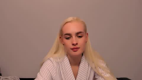 oliviaBeauty online show from March 16, 8:24 pm