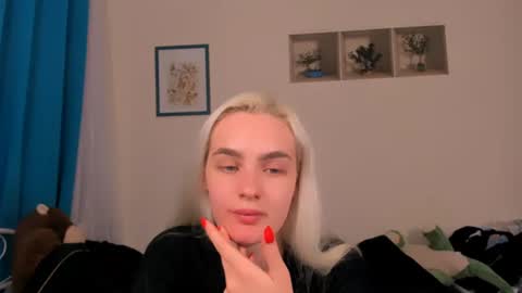 oliviaBeauty online show from June 16, 9:39 pm
