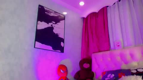 oliviahot01 online show from May 3, 1:11 am