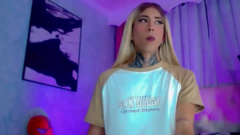 oliviahot01 online show from May 8, 1:33 am