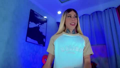 oliviahot01 online show from May 22, 1:57 am