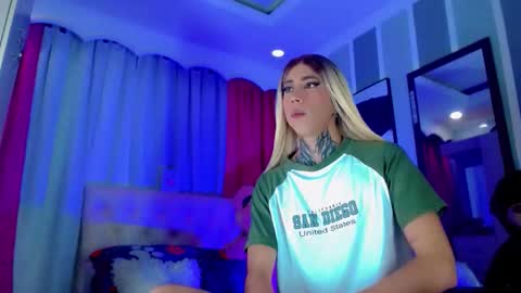 oliviahot01 online show from May 25, 1:22 am