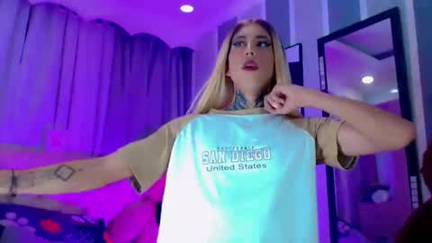 oliviahot01 online show from June 5, 1:56 am