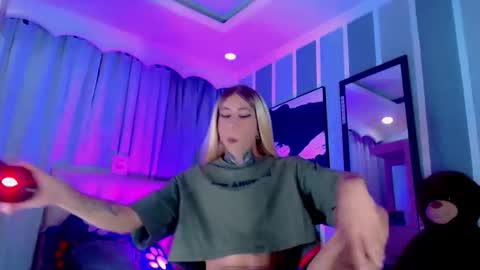 oliviahot01 online show from June 6, 1:11 am
