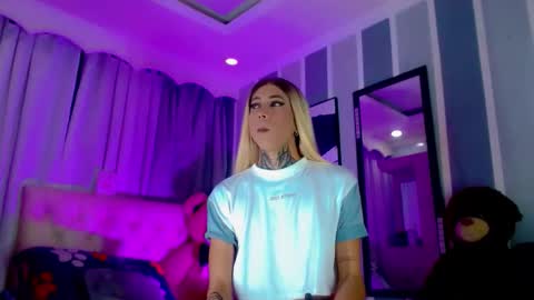 oliviahot01 online show from June 9, 1:06 am
